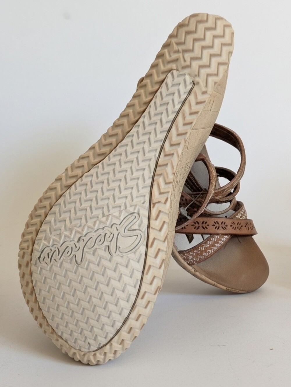 Skechers Women’s Metallic Copper Strappy Wedge Sandals Sz 7 - Picture 2 of 2